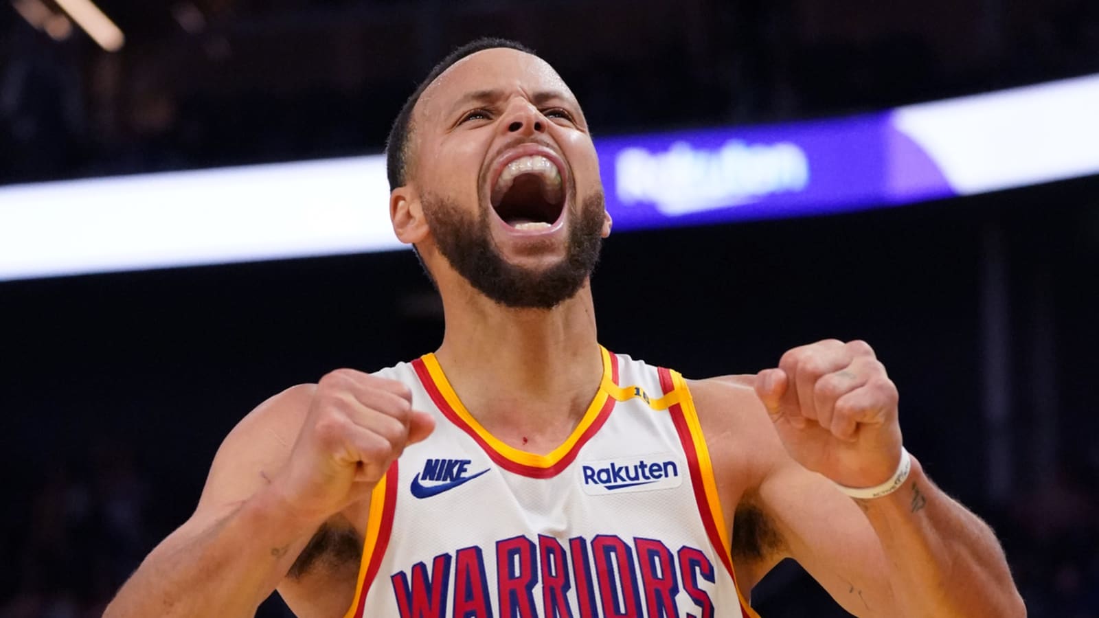 Watch: Curry's 38-footer beats the third-quarter buzzer