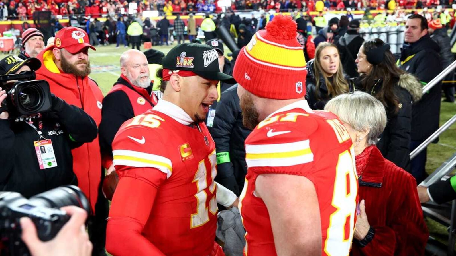 Chiefs’ Patrick Mahomes vouches for star tight end to continue playing amidst retirement rumors