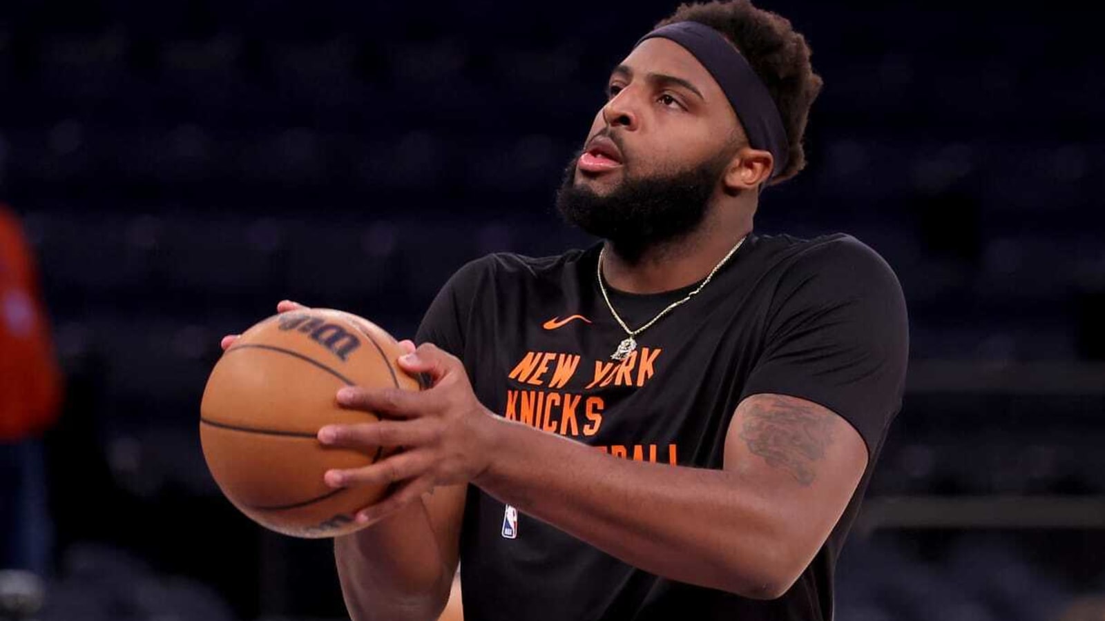 Knicks’ injured center getting closer to being cleared for full contact
