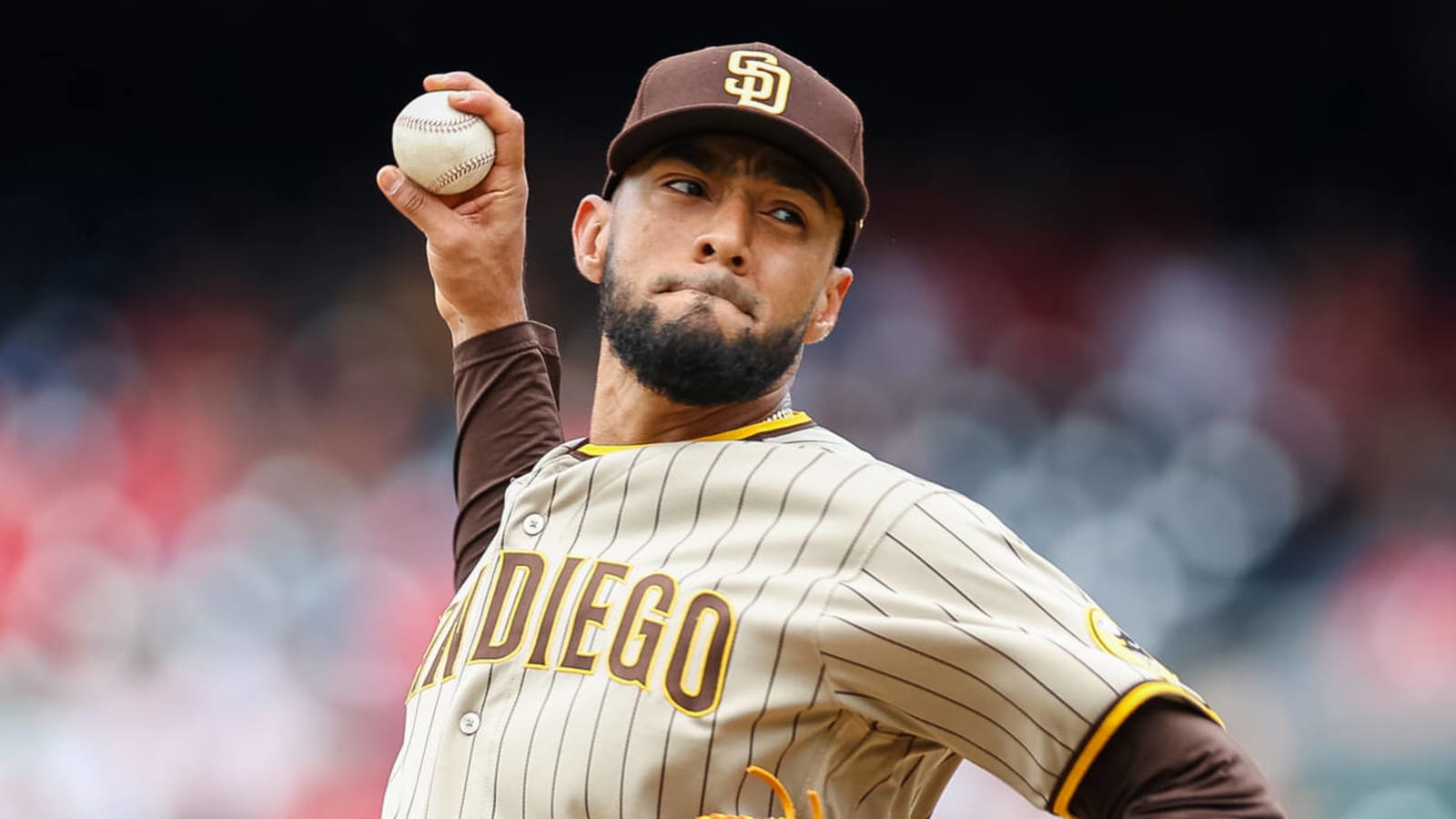 Padres sign reliever Robert Suarez to five-year, $46 million deal