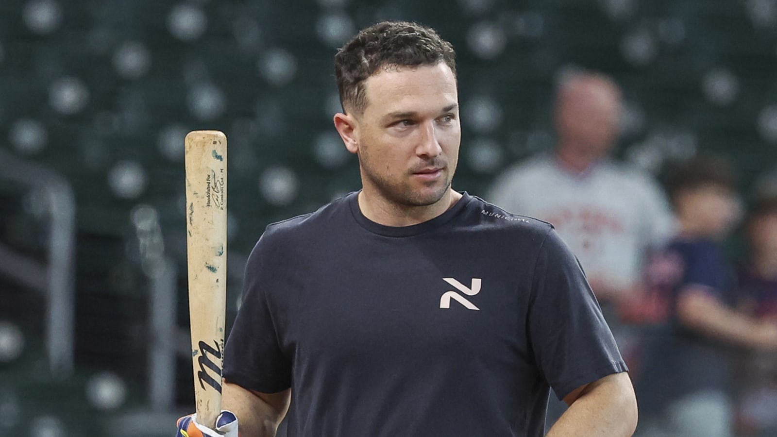 Top MLB free agent reportedly has multiple offers on table