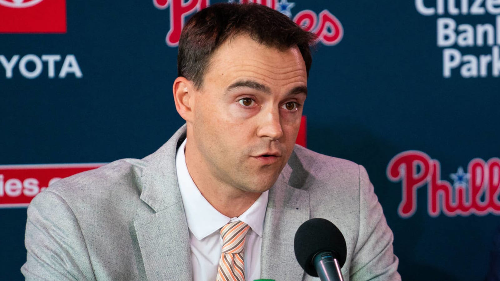 Matt Klentak steps down as Phillies GM