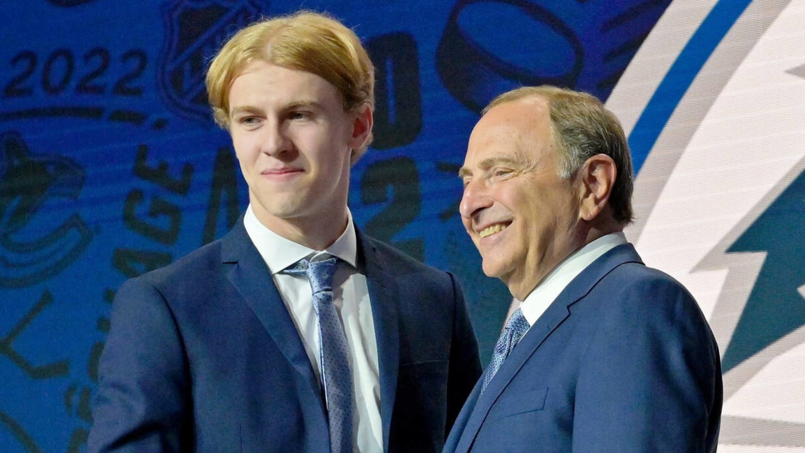 Canucks sign 2022 first-round pick to entry-level deal