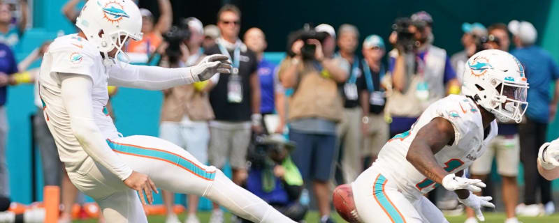 Thomas Morstead, Trent Sherfield have 'therapy session' with 'butt punt' ball