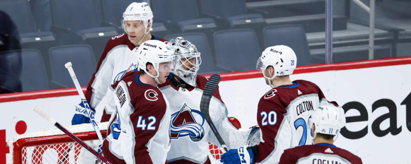 Second-period goal flurry helps Avalanche beat Jets in Game 2