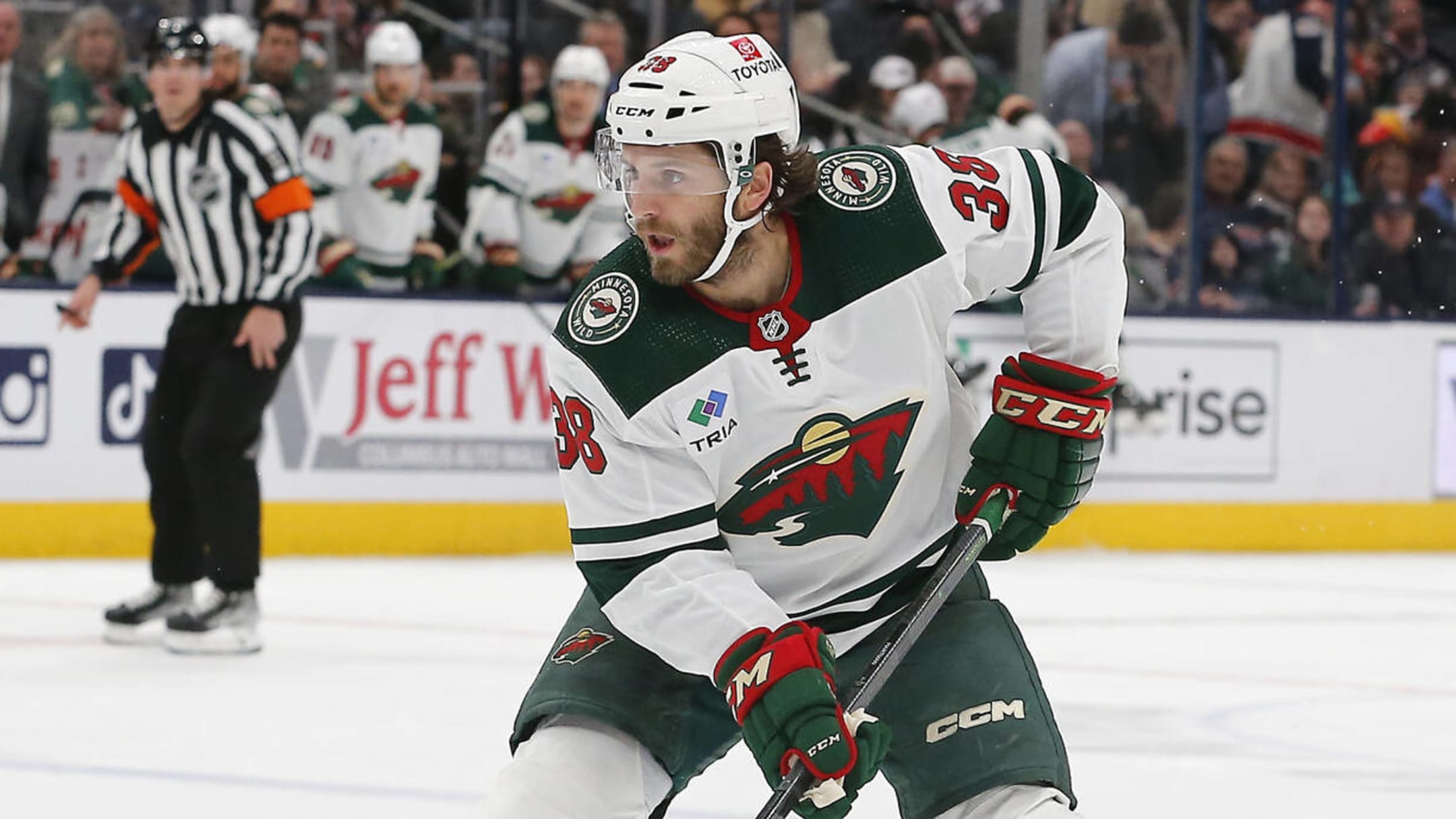 Minnesota Wild Signs Ryan Hartman to Contract Extension