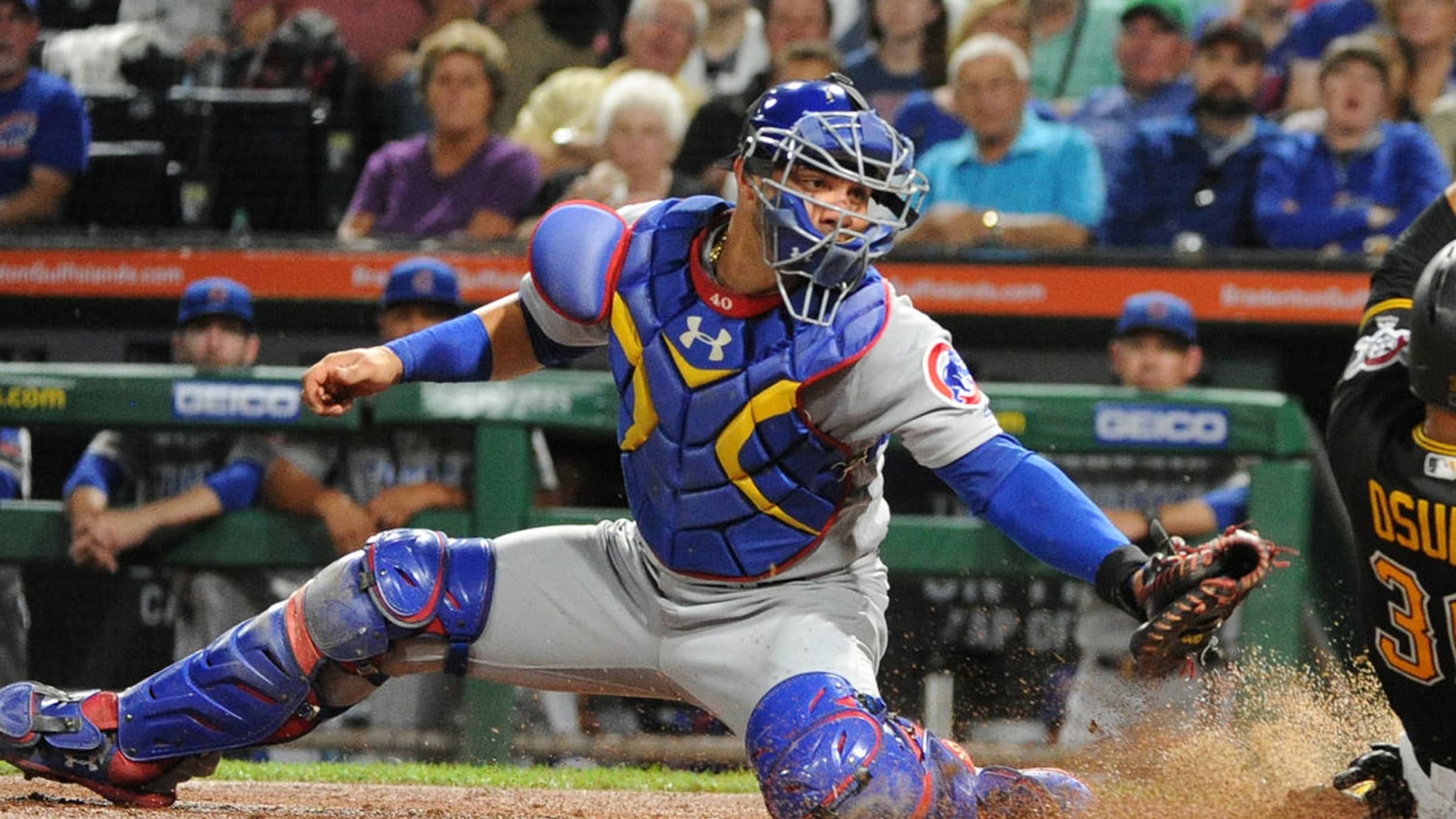 Willson Contreras exits Cardinals game vs Brewers with concerning injury