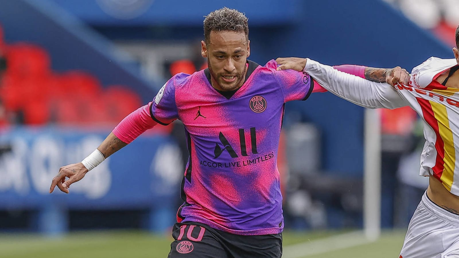 Neymar signs extension with PSG worth $30M per year