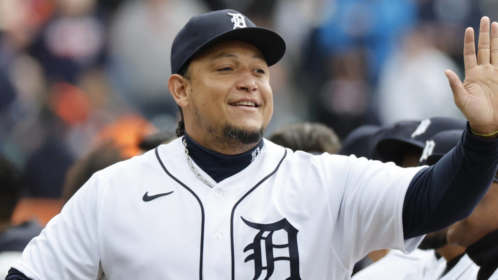 Watch Miguel Cabrera throws ceremonial first pitch alongside Detroit
