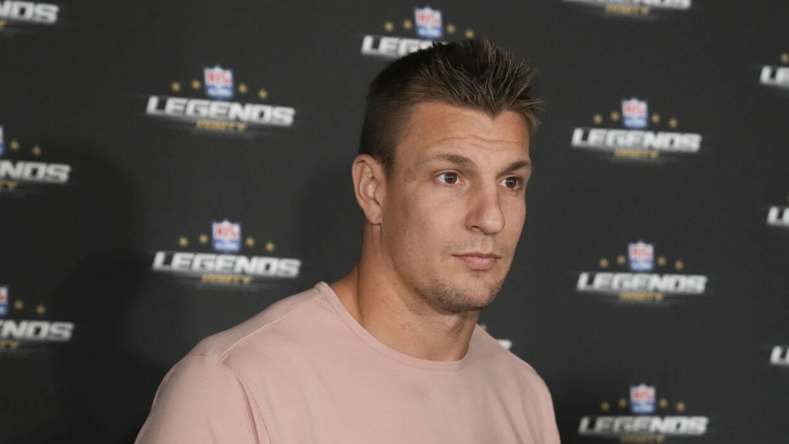 Gronkowski open to Brady reunion but not with Buccaneers