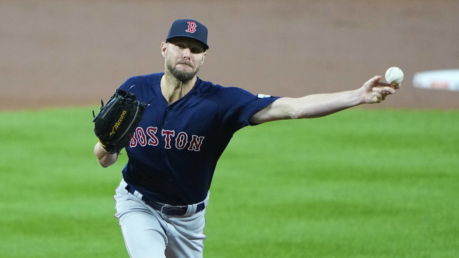 Braves, Chris Sale agree to two-year deal