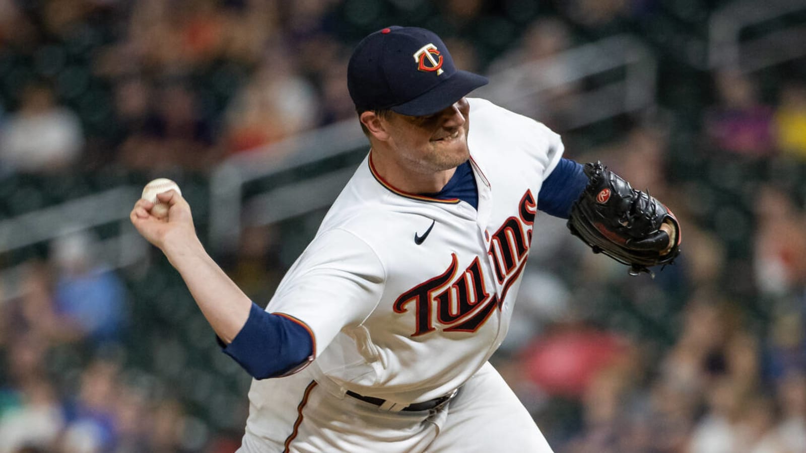 Twins release veteran reliever Joe Smith