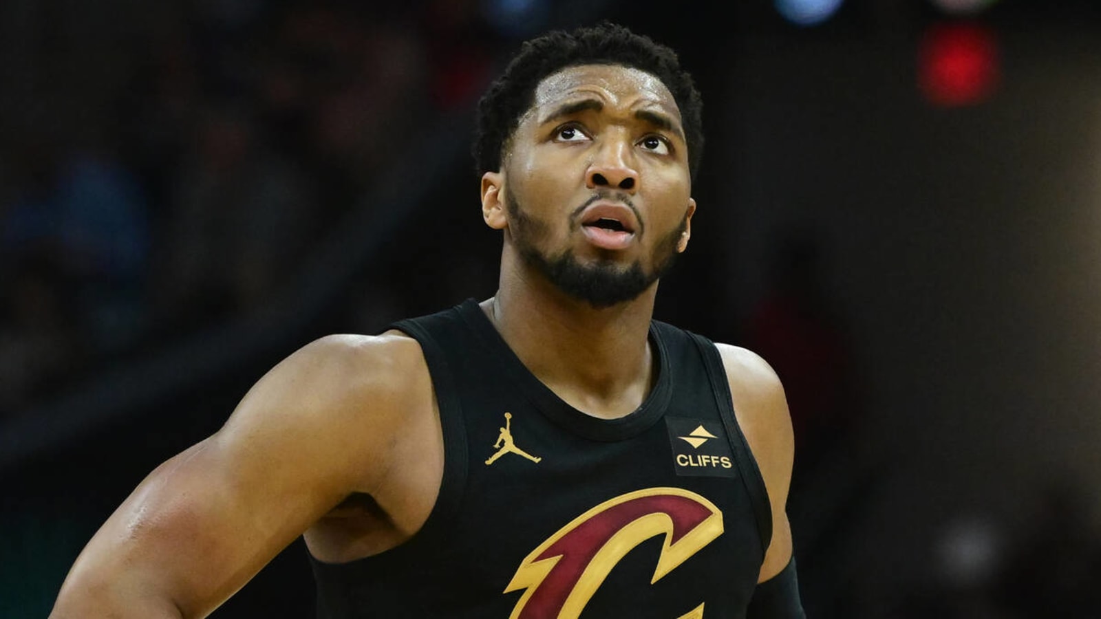 Watch: Donovan Mitchell helps Cavs regain lead