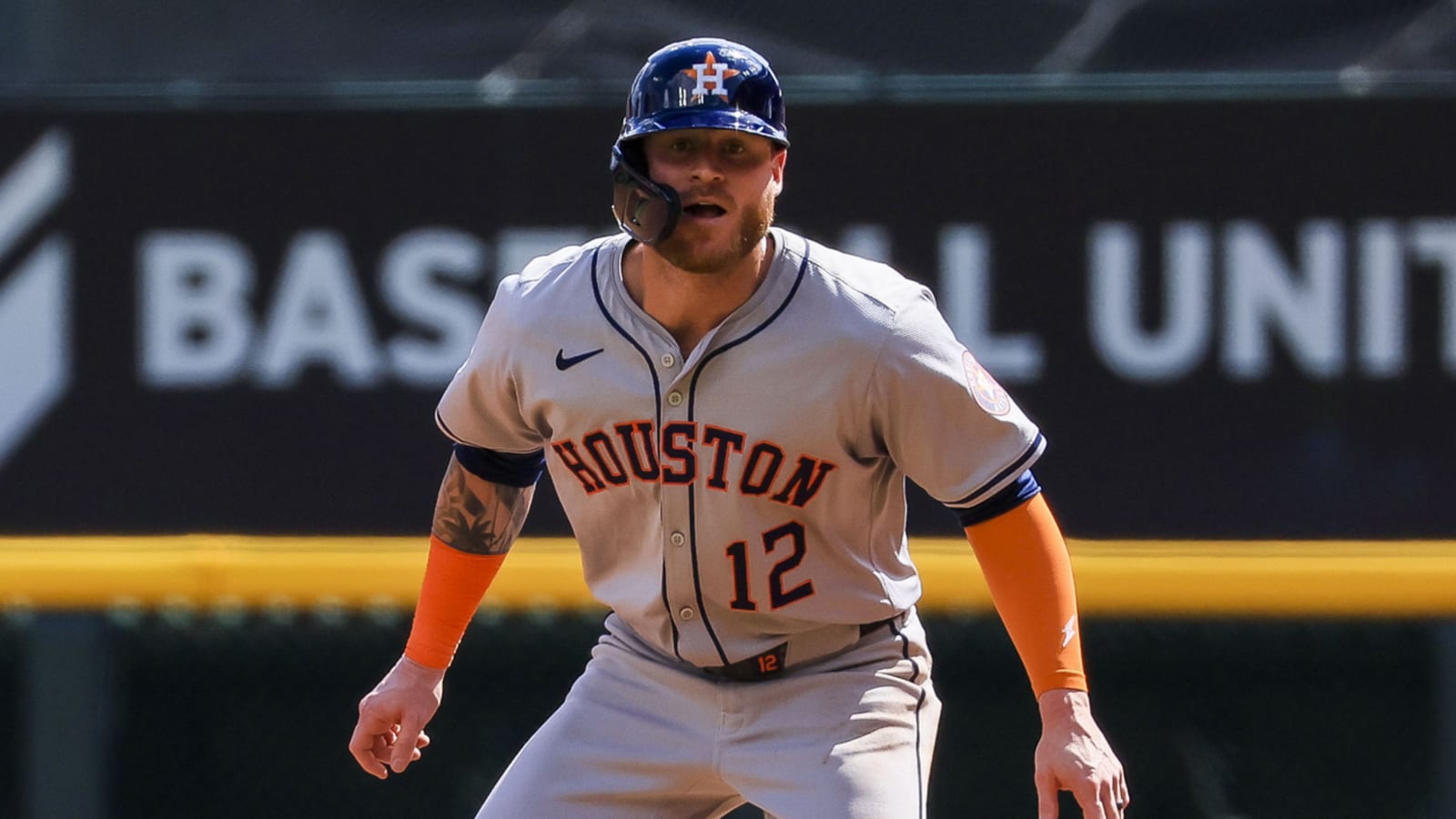 Astros lose another outfielder to a broken bone