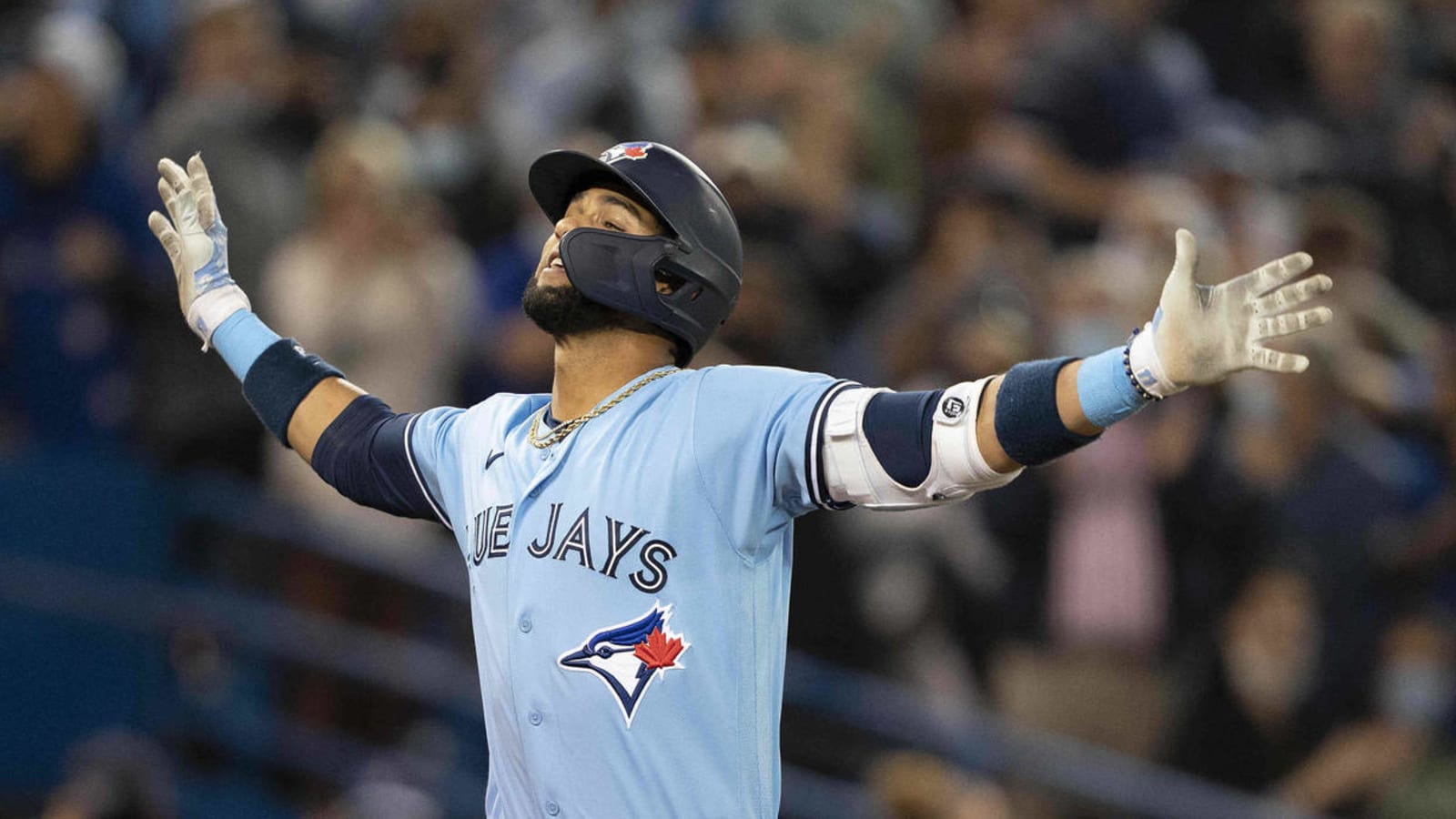 Fernando Abad nails Lourdes Gurriel in collision