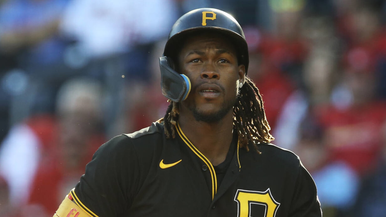 Injured Pirates star hands out his own bobblehead to fans