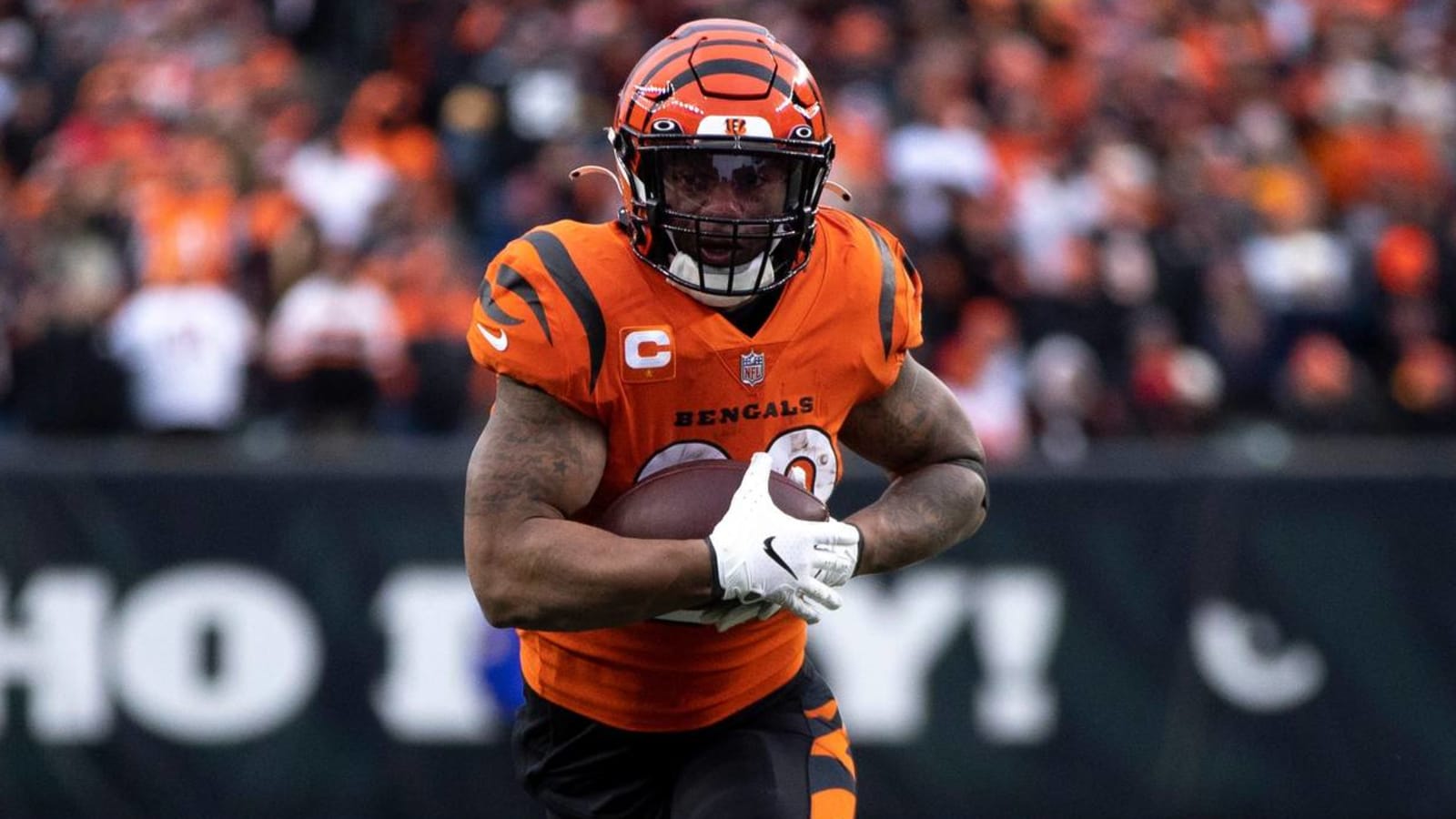 Bengals activate Joe Mixon, six others off COVID list