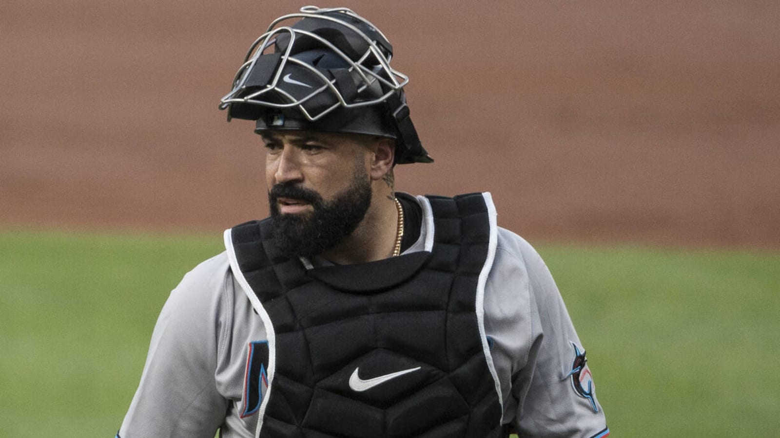 Sandy Leon opts out of minors pact with Guardians