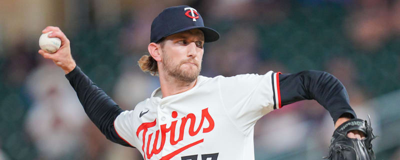 Rangers select 31-year-old pitcher amid flurry of roster moves