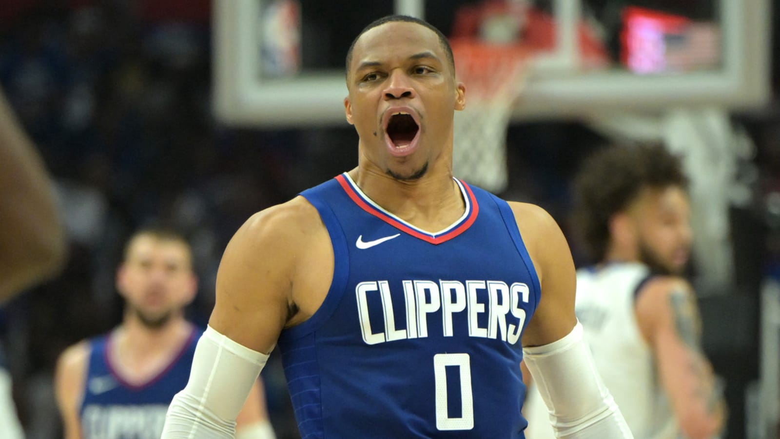Russell Westbrook exercising option to remain with Clippers