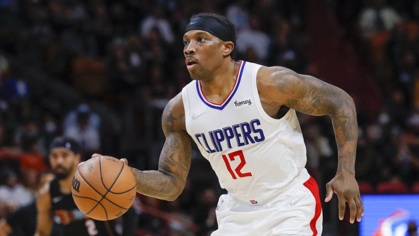 Longtime NBA guard re-signs with team in China
