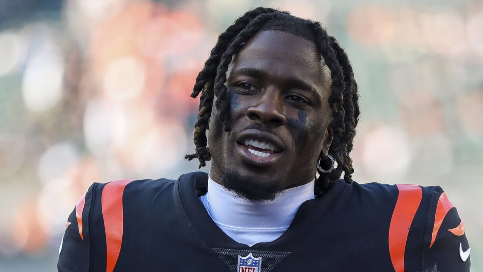 Bengals' Awuzie out for season with torn ACL