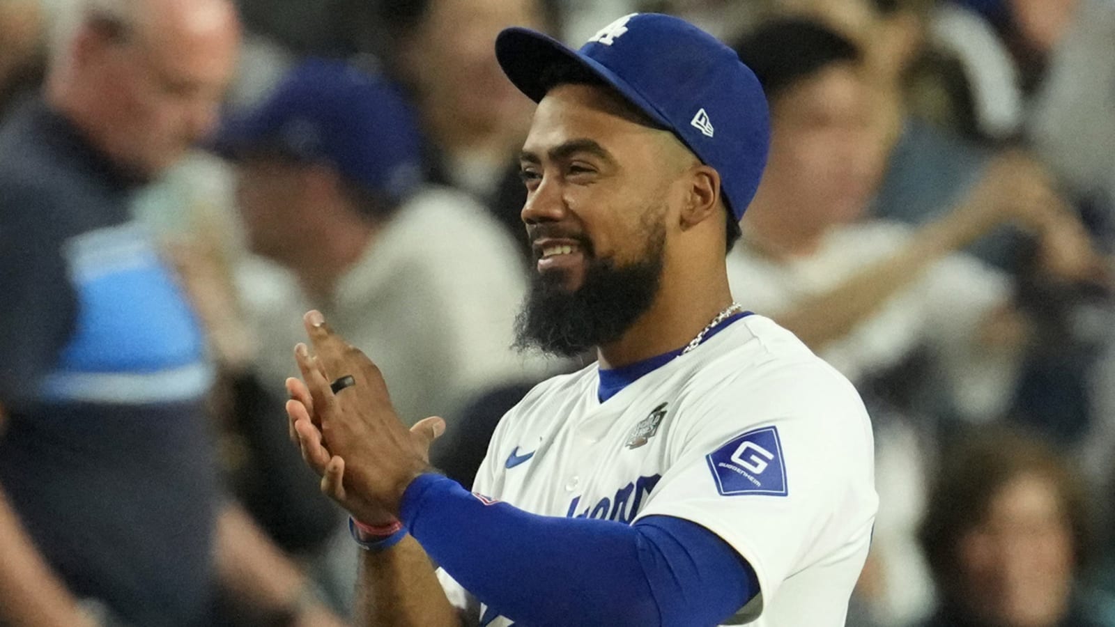 Roberts: It would be 'hard' to see Teoscar Hernandez leave Dodgers