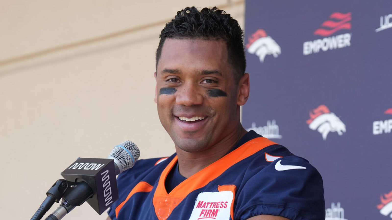 Broncos QB Russell Wilson trolled over way he ended press conference