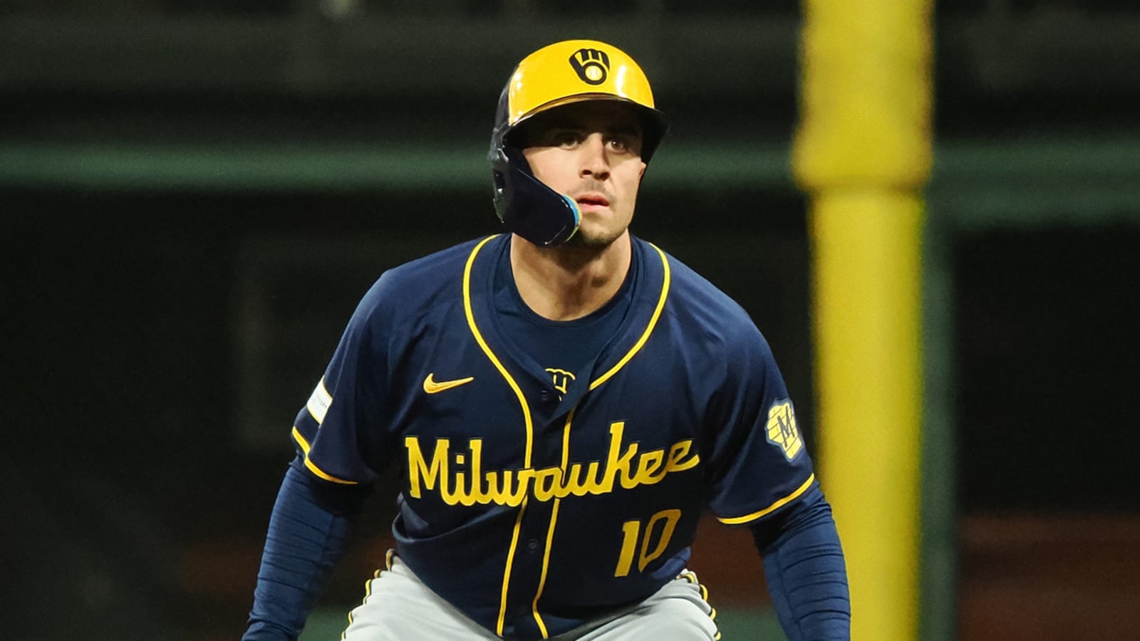 Brewers OF to undergo MRI for hip injury
