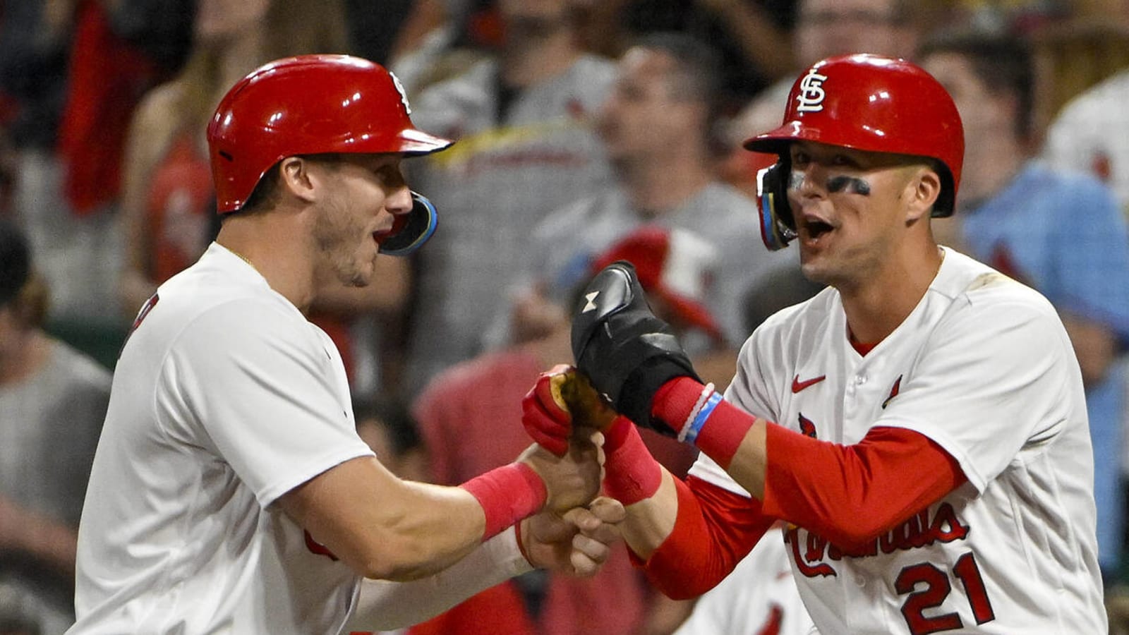 Cardinals hang 18 on Brewers thanks to 10-run inning