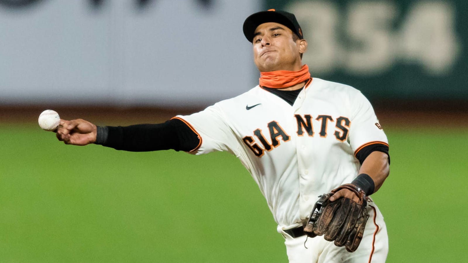 Giants win arbitration case against Donovan Solano