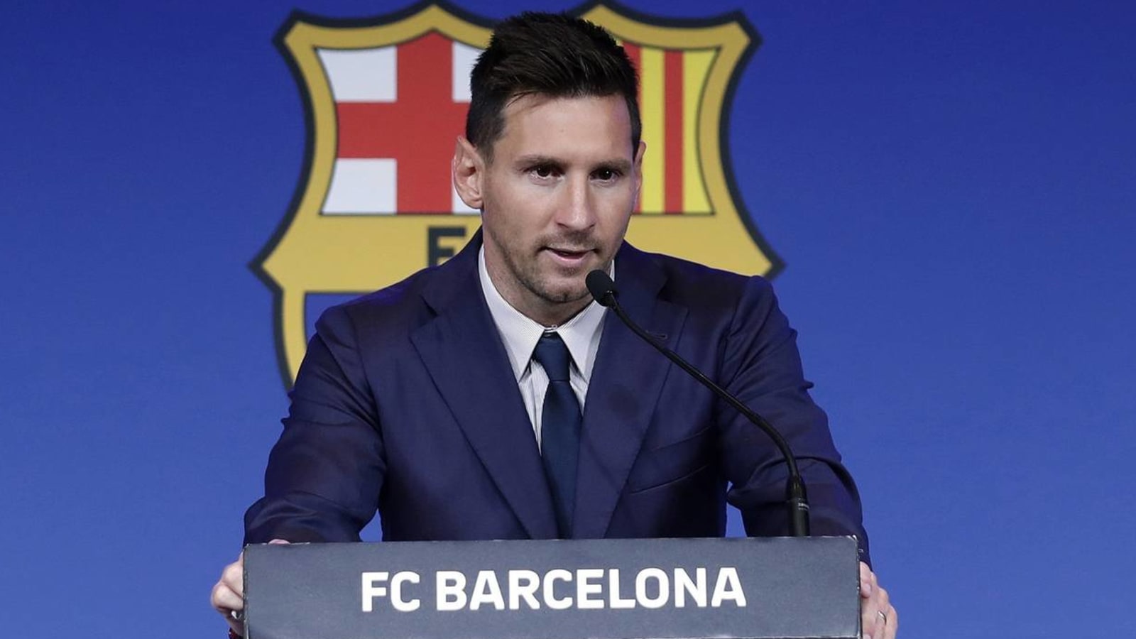 Messi arrives in Paris to sign new deal with PSG