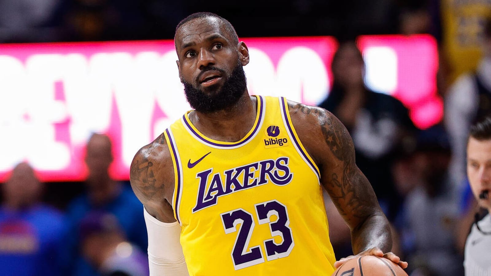 Report: Bulls Owner Won’t Make Trades With Lakers Because He Doesn’t Want LeBron James Infringing Upon Michael Jordan’s Legacy