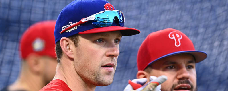 Rhys Hoskins' wife Jayme buys Phillies fans beers at World Series