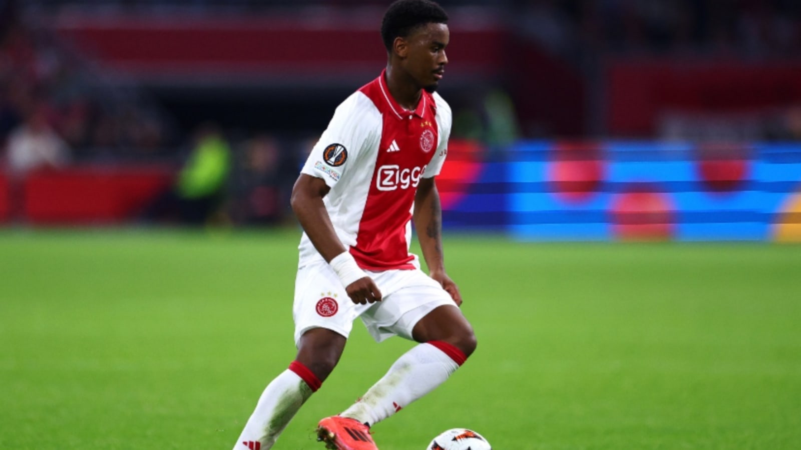 ‘I read it all…’ – ‘Exemplary professional’ publicly addresses Liverpool transfer whispers