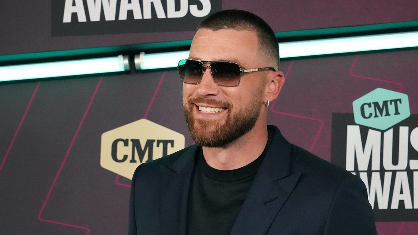 Chiefs TE Travis Kelce lands his first game show hosting gig