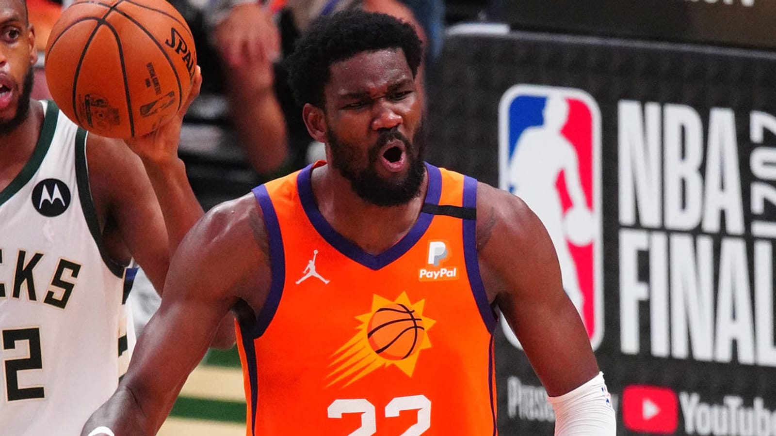 Suns create unnecessarily awkward situation by not extending Deandre Ayton