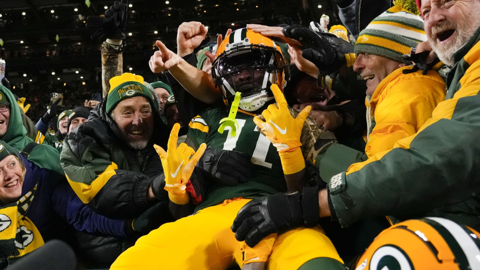 Watch: Dolphins' special teams blunder sets up Packers TD