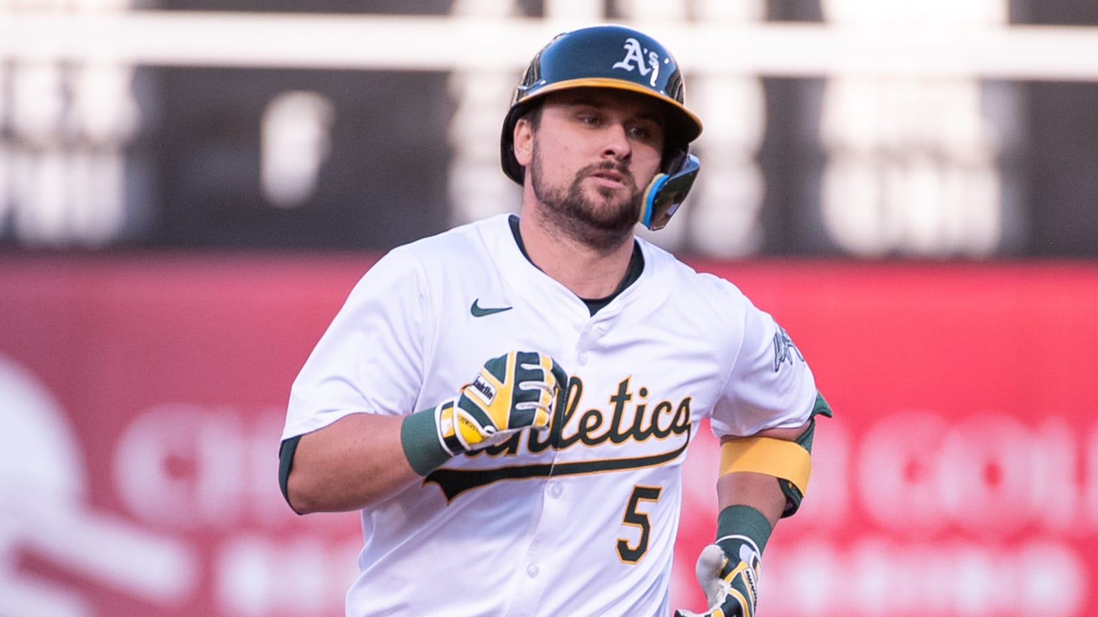 Angels add former 20-HR hitter in free agency