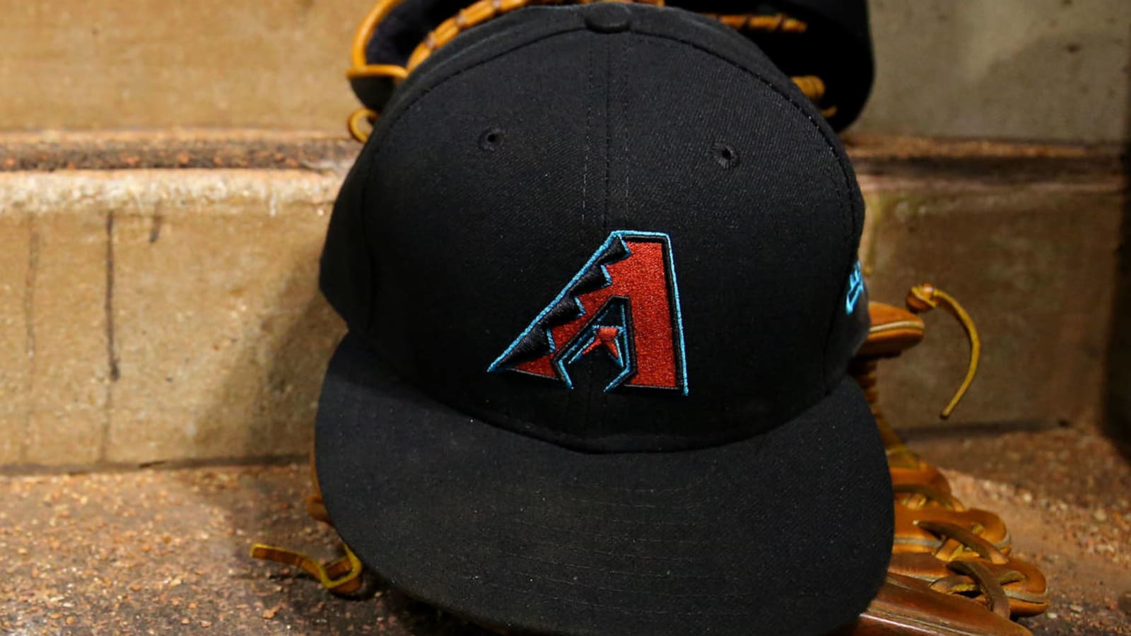 Diamondbacks part ways with hitting coaches Darnell Coles and Eric