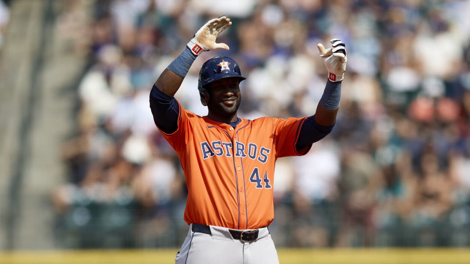 Mariners fan has classy gesture for Yordan Alvarez