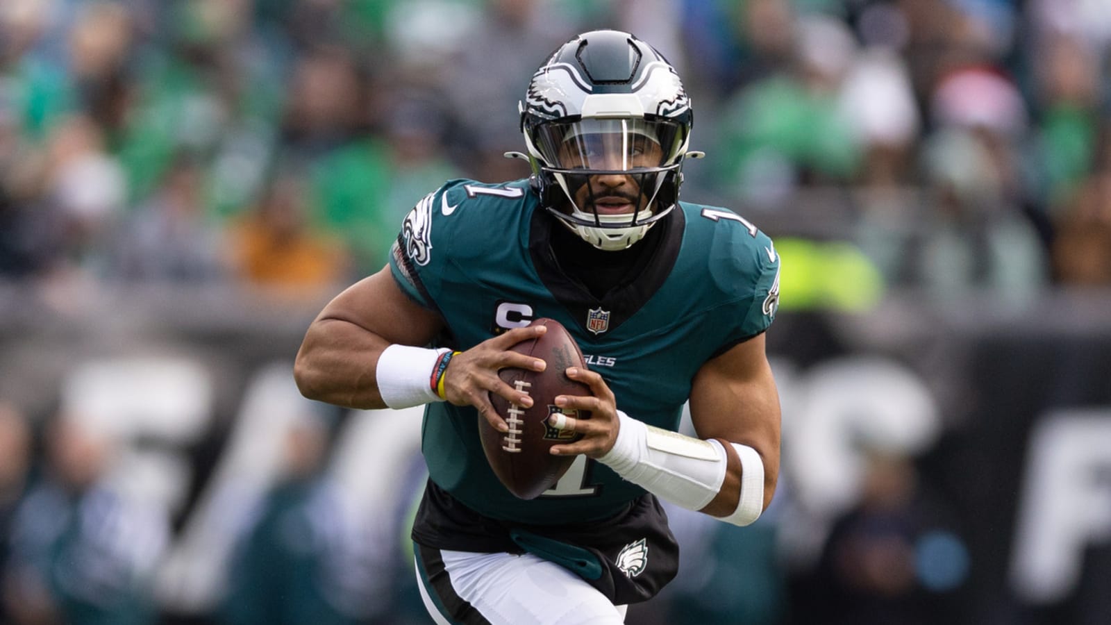 Watch: Eagles stars squash chemistry concerns with TD