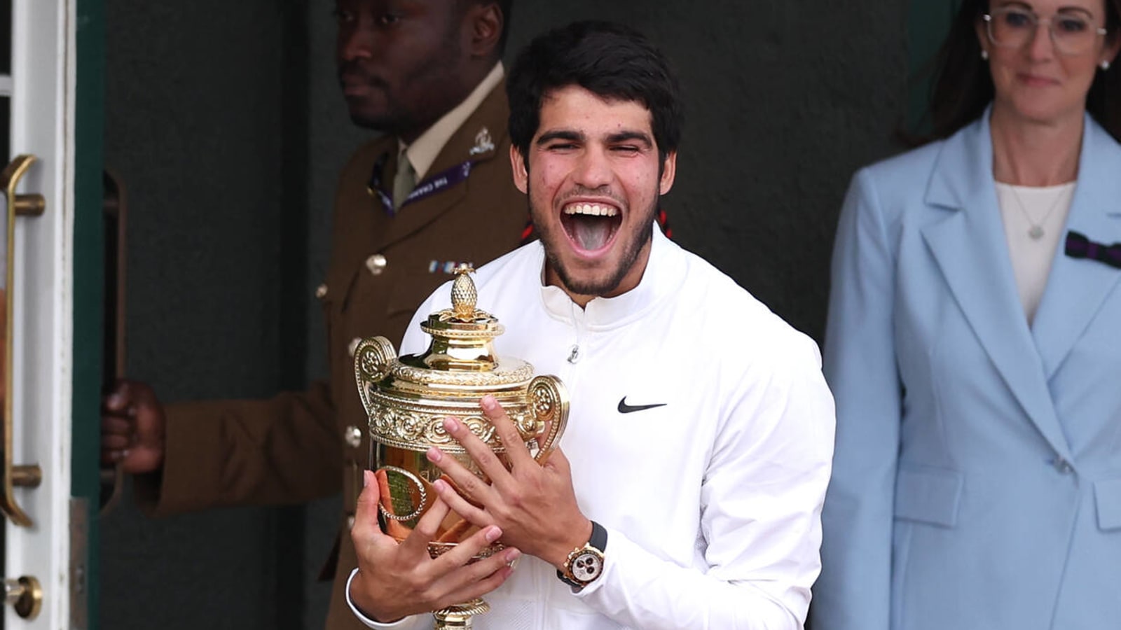 Carlos Alcaraz wins epic men's Wimbledon final