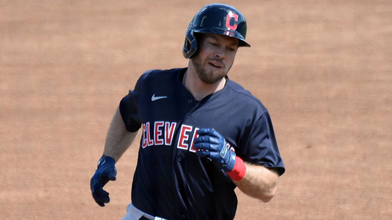 Cleveland trades infielder Mike Freeman to Reds