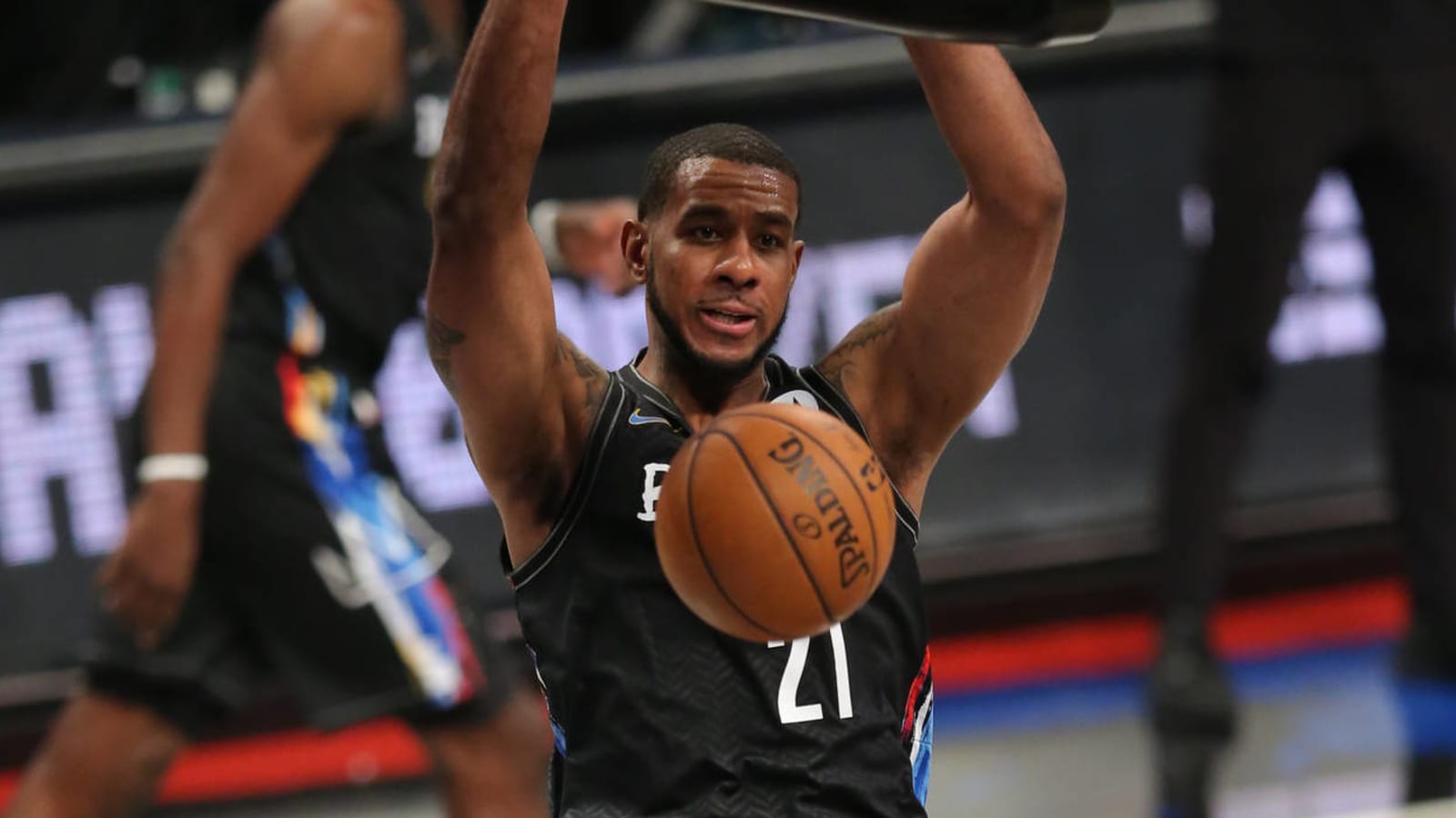 NBA world reacts to Aldridge retiring after health scare