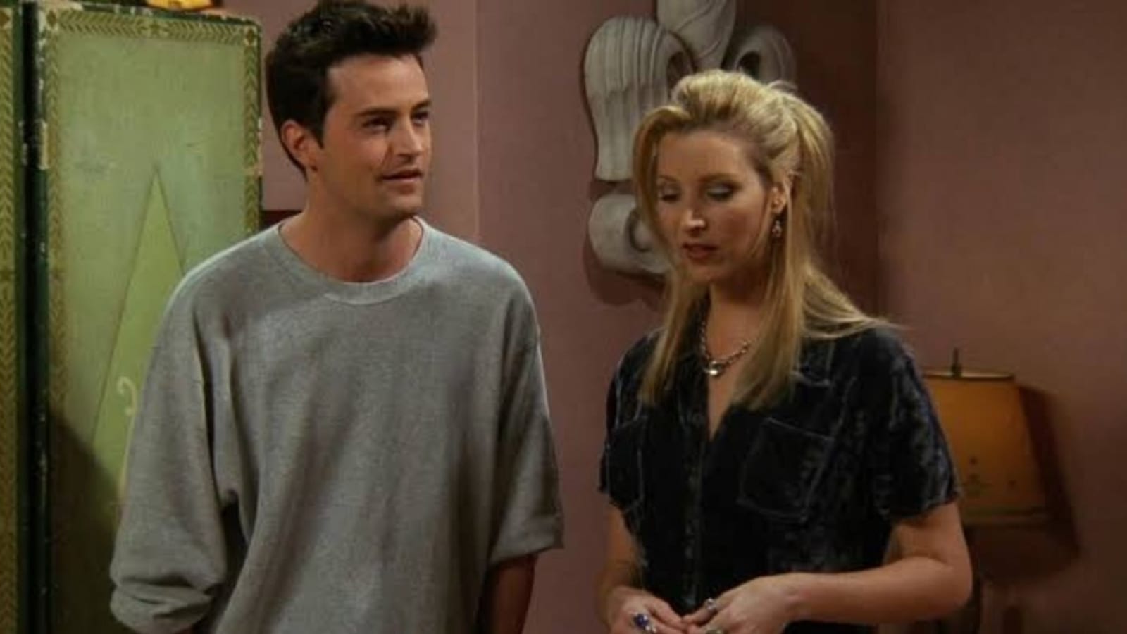 Matthew Perry Gave Lisa Kudrow A Note Hidden In ‘Friends’ Farewell Gift In 2004, She Found It 20 Years Later After His Death