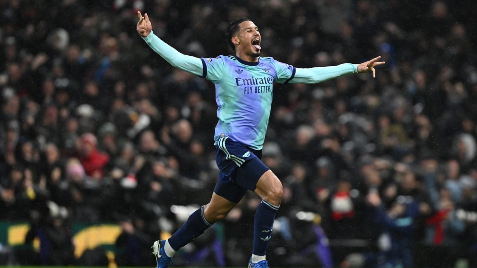 Key Arsenal man delays signing new deal with European giants hovering