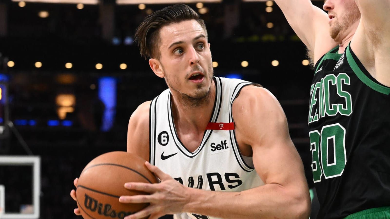 Spurs' Zach Collins undergoes surgery on finger