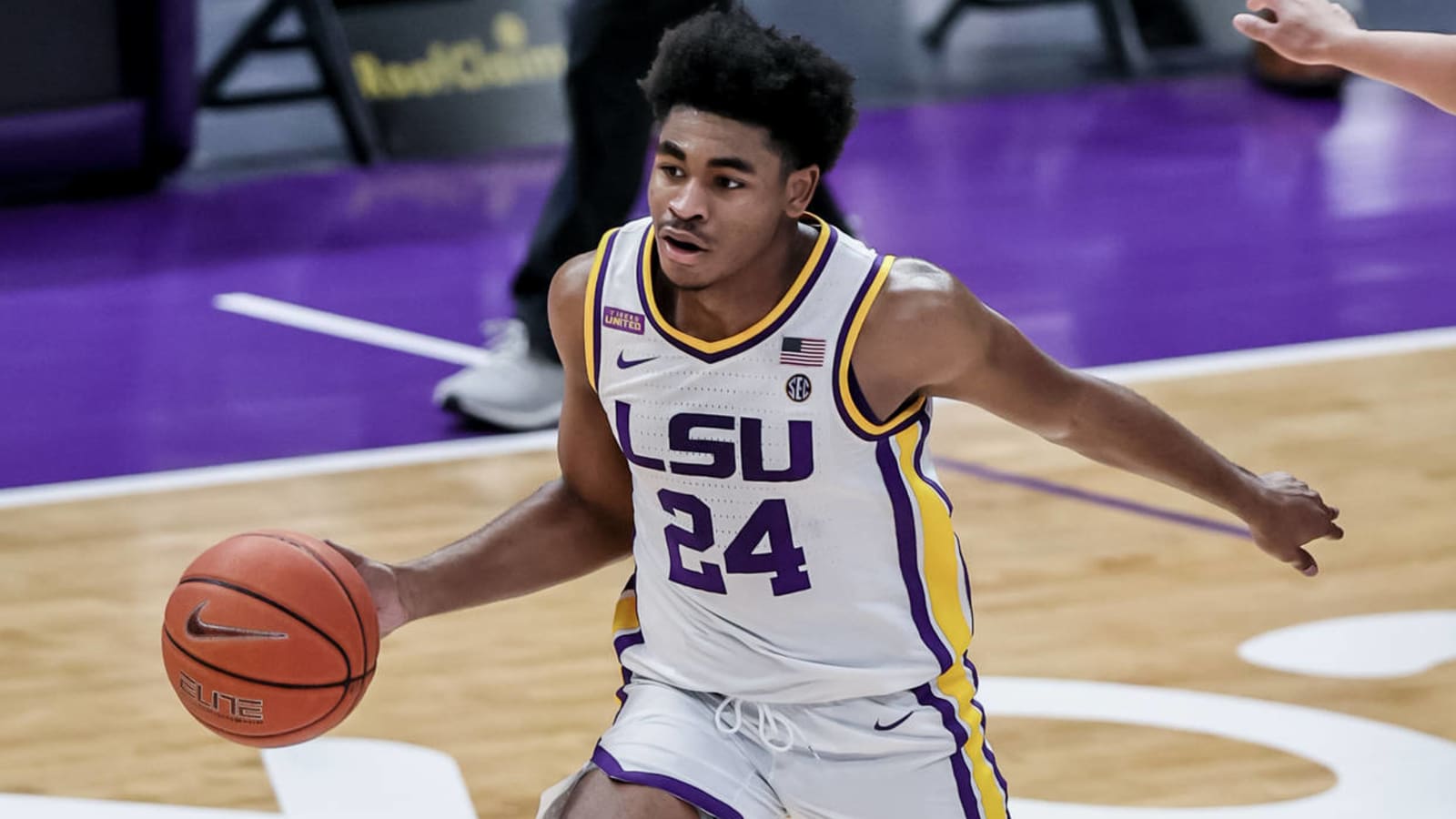 LSU's Cameron Thomas, Iowa's Joe Wieskamp enter draft