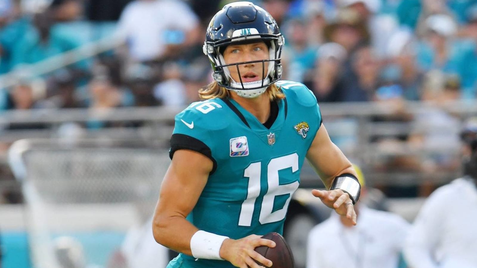 Watch: Trevor Lawrence made bold claim about Dolphins on sideline